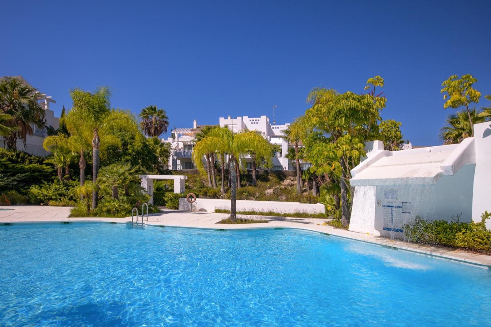 Апартаменти Alcazaba Lagoon Estepona Golf Екстер'єр фото