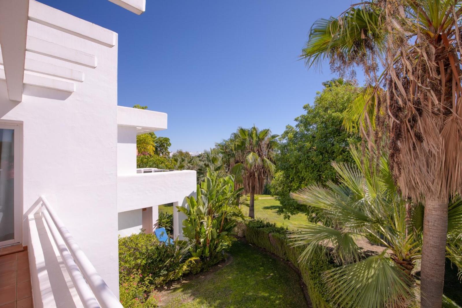 Апартаменти Alcazaba Lagoon Estepona Golf Екстер'єр фото