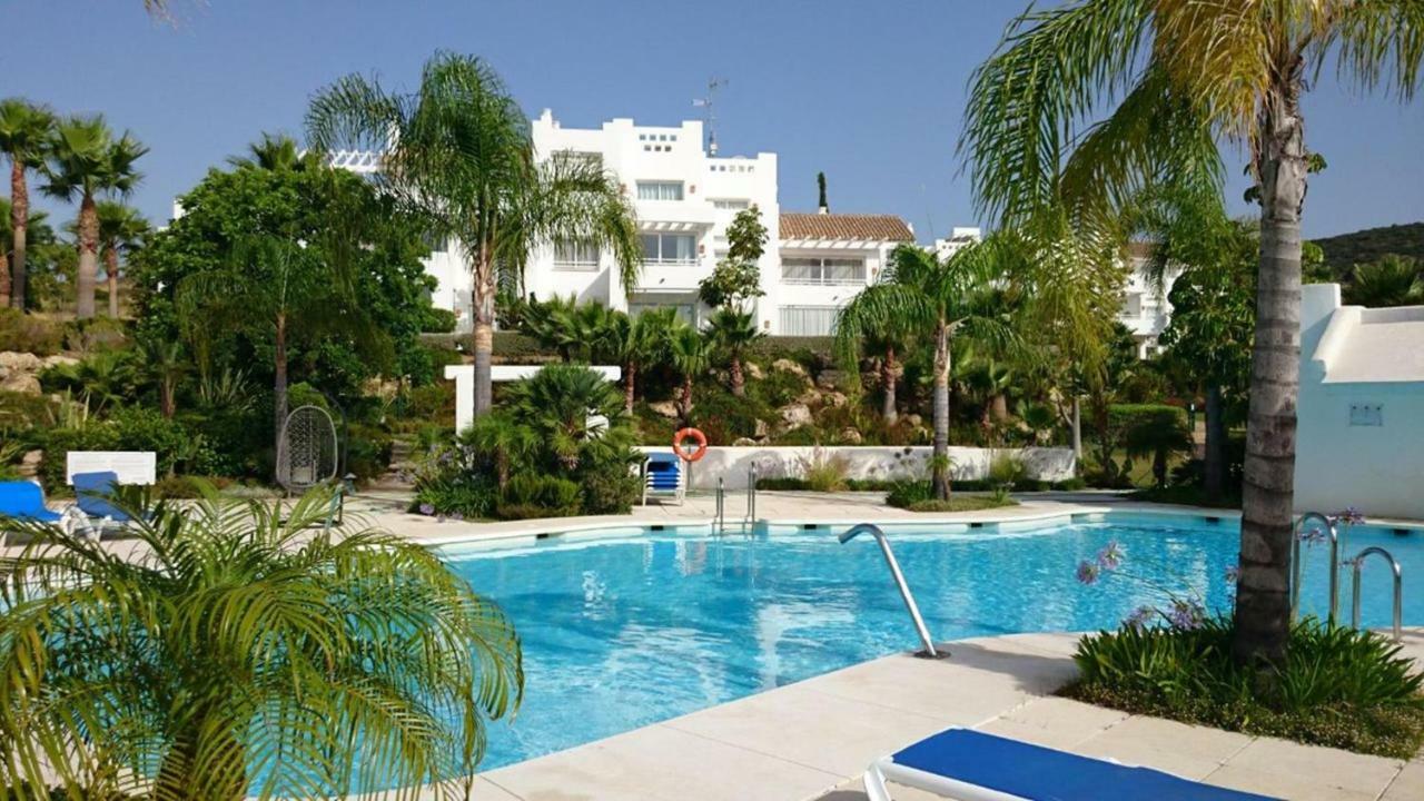Апартаменти Alcazaba Lagoon Estepona Golf Екстер'єр фото